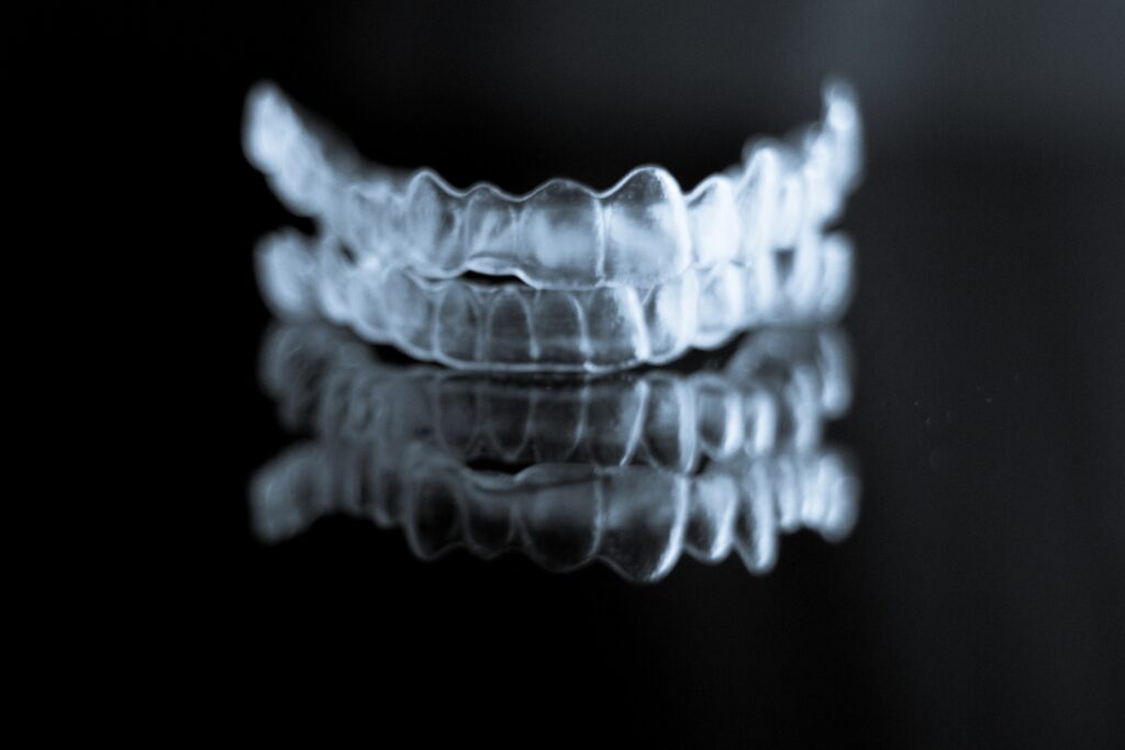 Estética dental en Valladolid: diferencias reales entre carillas de composite y porcelana
